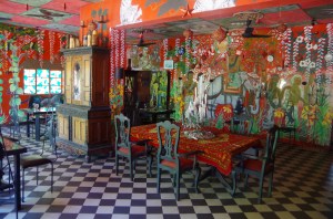 Helgas Folly. Alice in wonderland eat ya heart out