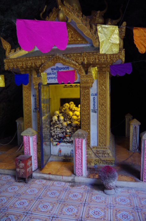 Killing Cave human skulls in a tribute shrine 